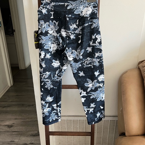 Old Navy Active Go Dry 3/4 length athletic leggings - Picture 2 of 7